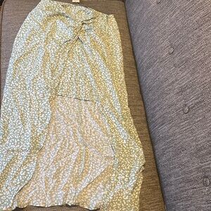 Green cheetah print Francesca’s maxi skirt. New with tags. Small.